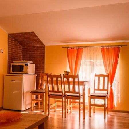 Chatka Elegant Bešeňová Buitenkant foto