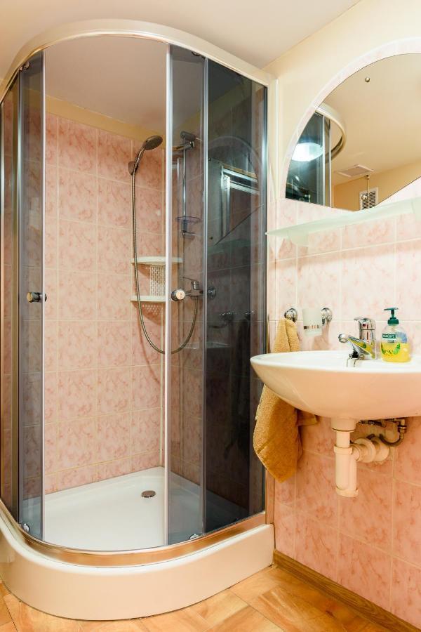 Chatka Elegant Bešeňová Buitenkant foto