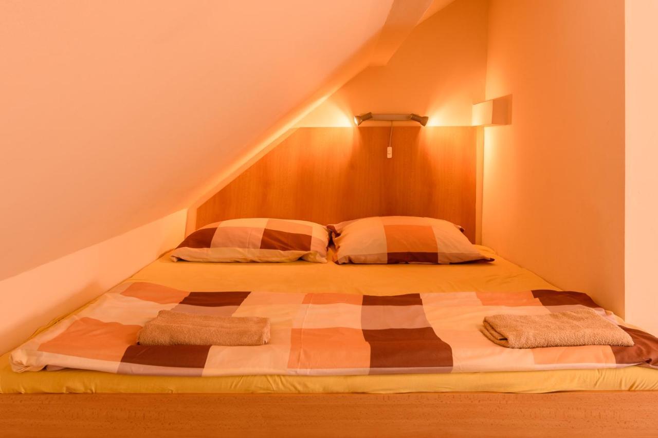 Chatka Elegant Bešeňová Buitenkant foto